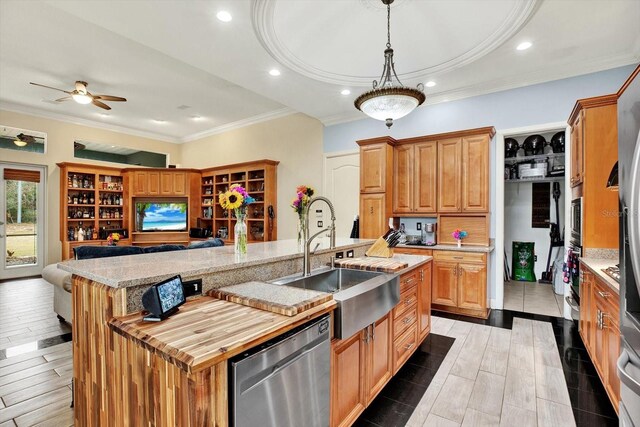 10030 Orchard Way, Spring Hill, FL 34608 - kitchen with stainless steel appliances, open floor plan, wood counters, a center island with sink, and a sink