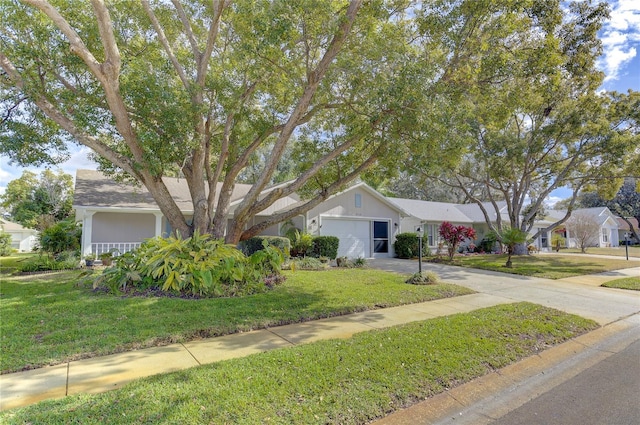 view of front facade featuring a garage and a front yard