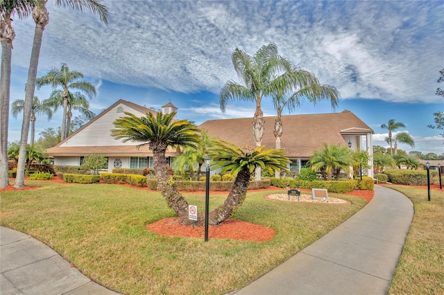 view of front of house with a front yard