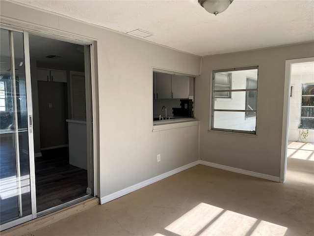 spare room featuring sink and a textured ceiling