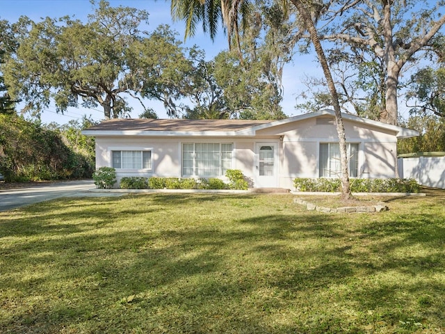 ranch-style house featuring a front lawn