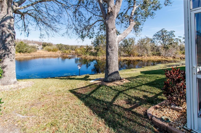 view of yard featuring a water view