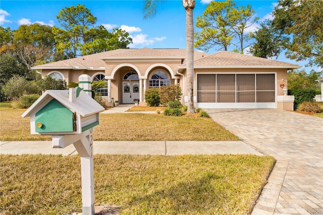 view of front facade featuring a garage and a front lawn