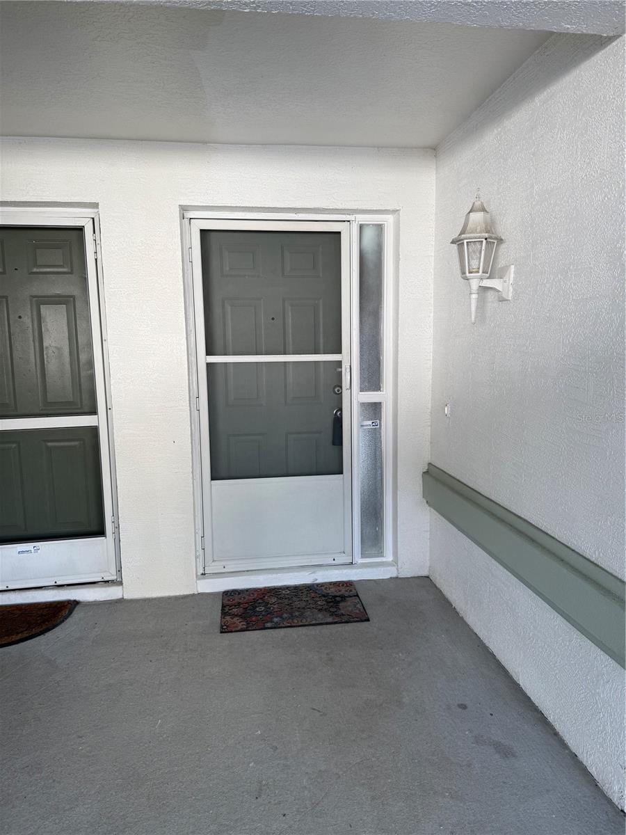 property entrance featuring stucco siding