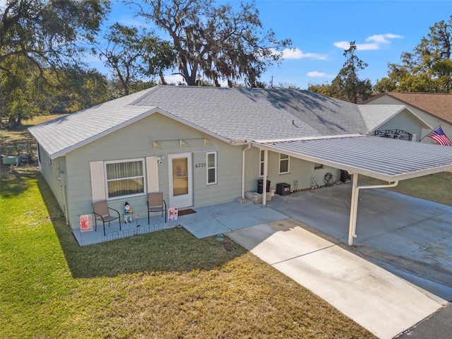 view of front of home with a front lawn