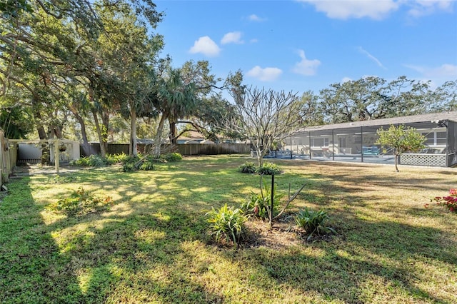 view of yard featuring a pool