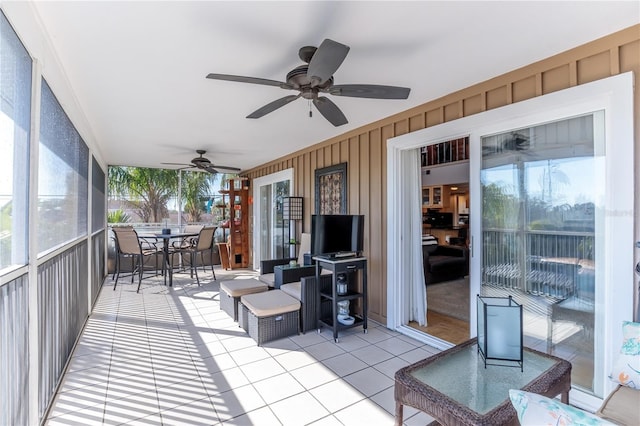 sunroom featuring ceiling fan