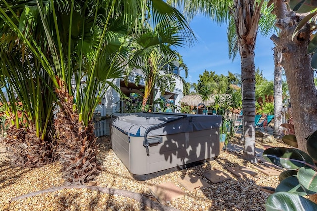 view of yard featuring a hot tub