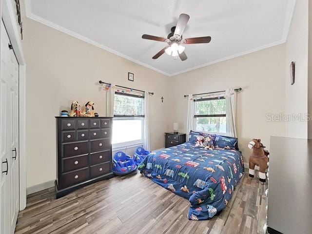 bedroom featuring ornamental molding, hardwood / wood-style floors, and ceiling fan