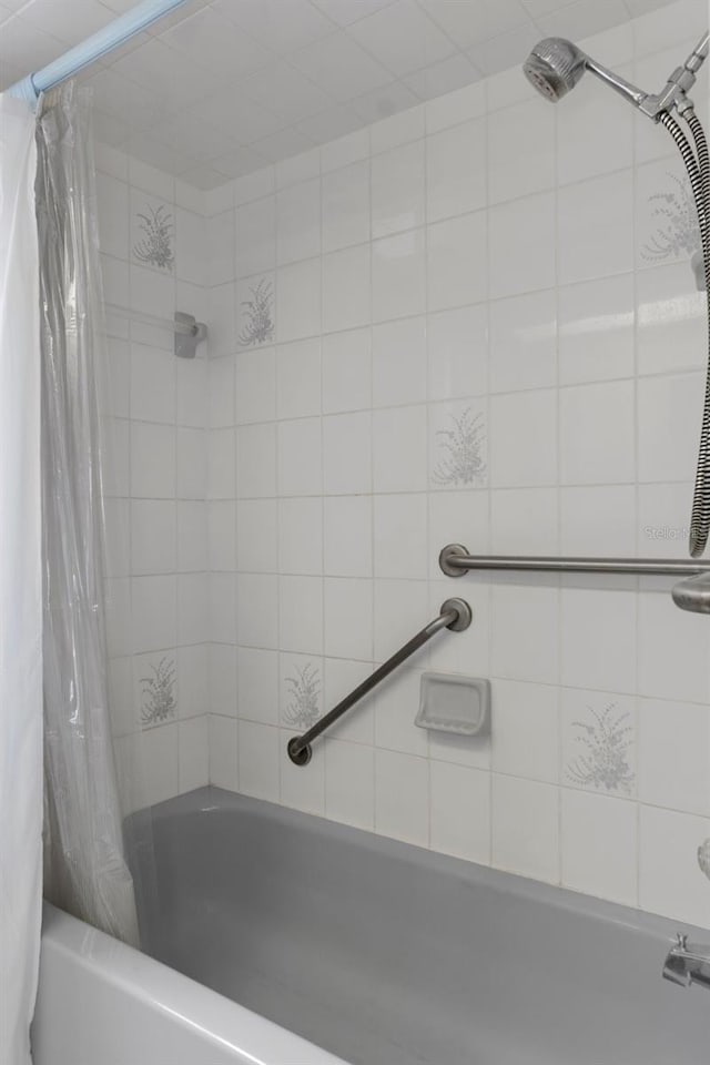 bathroom with shower / tub combo with curtain