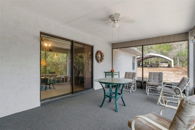 sunroom with ceiling fan