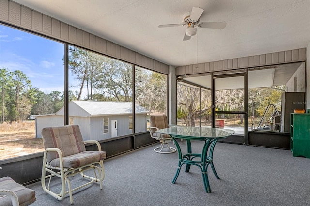 sunroom / solarium with ceiling fan