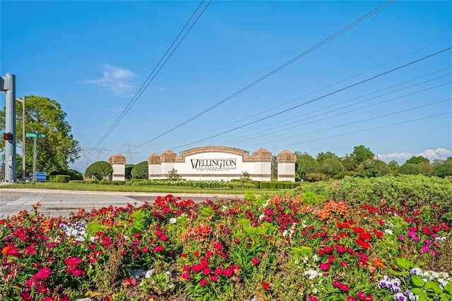 view of community / neighborhood sign