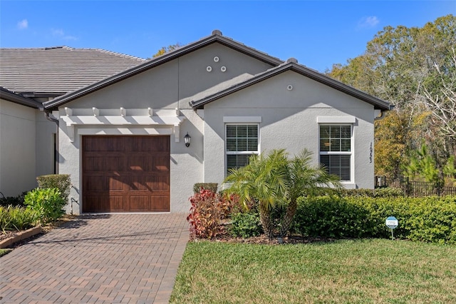 view of front facade featuring a garage and a front lawn