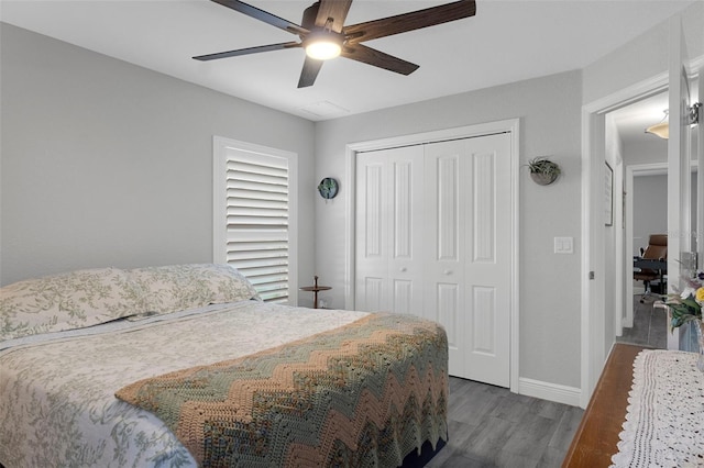 bedroom featuring dark hardwood / wood-style floors, ceiling fan, and a closet