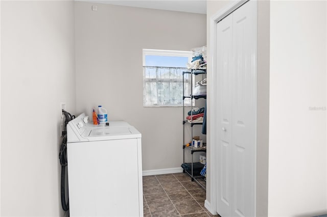 washroom featuring washer and clothes dryer