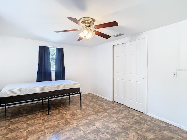 bedroom featuring ceiling fan and a closet