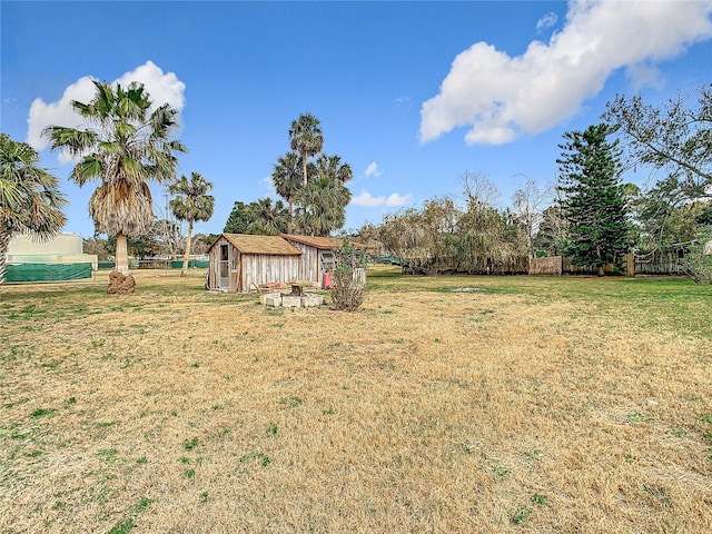 view of yard featuring a storage shed