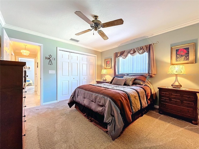 bedroom with visible vents, a ceiling fan, ornamental molding, carpet floors, and a closet