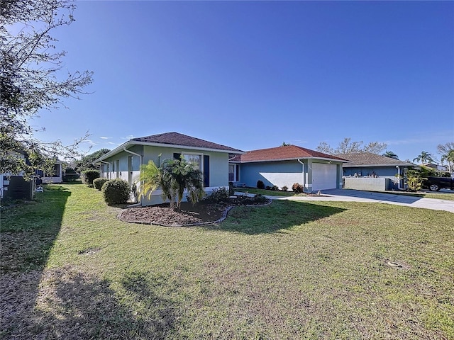 view of front facade featuring driveway, a garage, a front lawn, and stucco siding