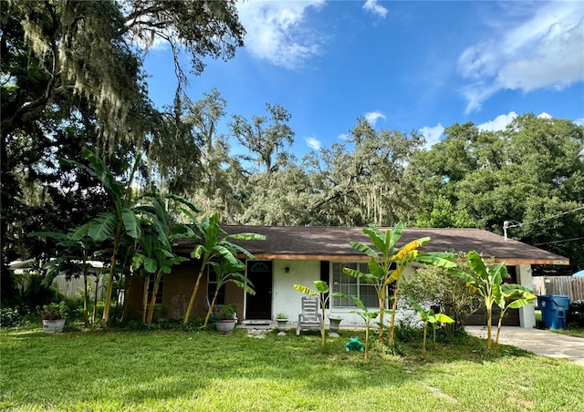 view of front facade with a front yard and a porch