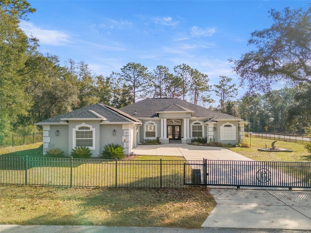 ranch-style house featuring a front yard