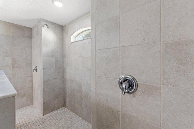 bathroom featuring tiled shower