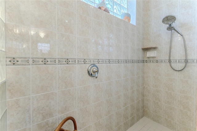 bathroom featuring tiled shower