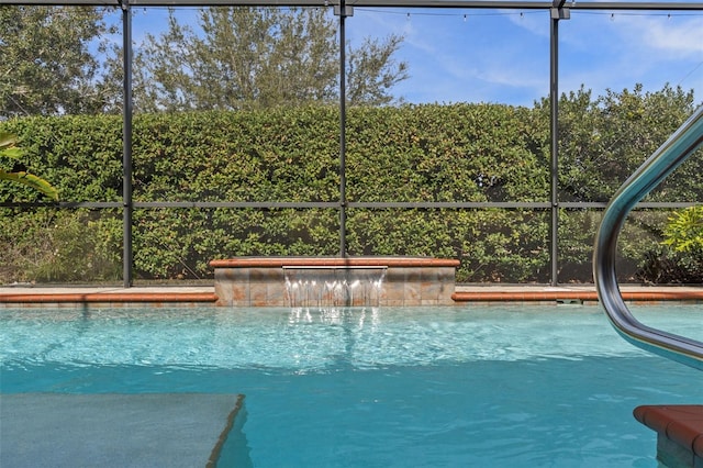 view of pool with pool water feature