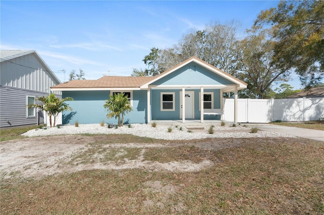 view of front of house featuring a porch and a front lawn