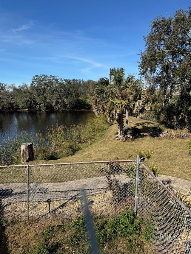 view of yard featuring a water view