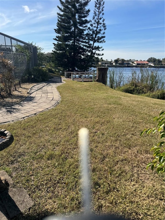 view of yard featuring a water view