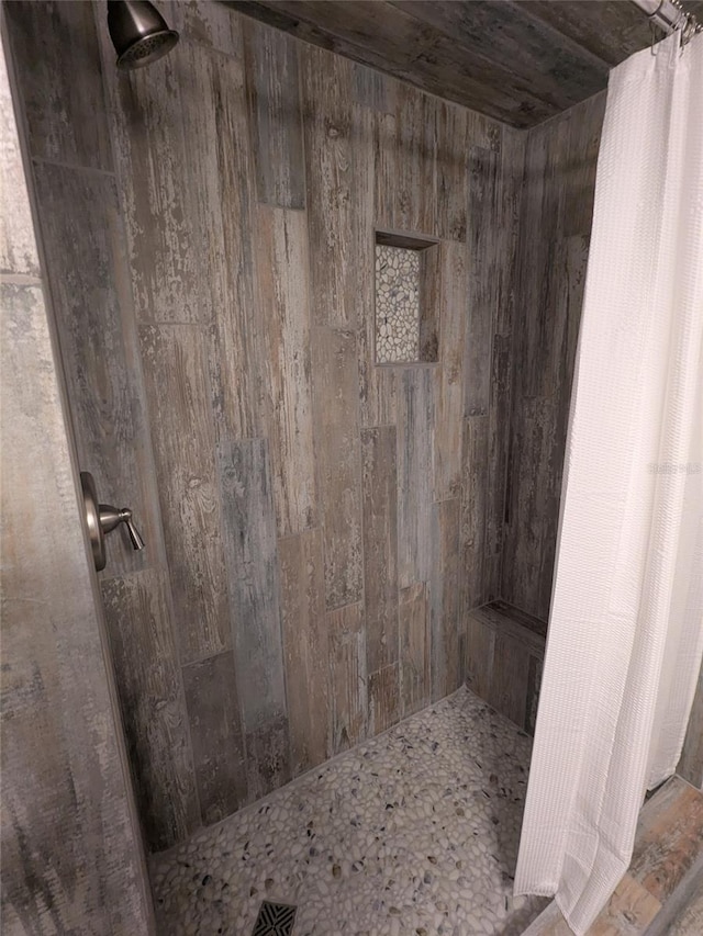 bathroom featuring a shower with curtain