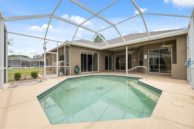 6112 Kinlock Ave, Spring Hill, FL 34608 - swimming pool with a patio, ceiling fan, and a lanai