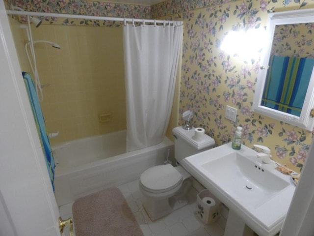 full bathroom featuring shower / tub combo with curtain, sink, tile patterned flooring, and toilet