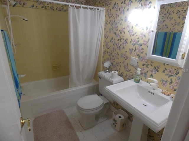 full bathroom with sink, tile patterned floors, toilet, and shower / bath combo