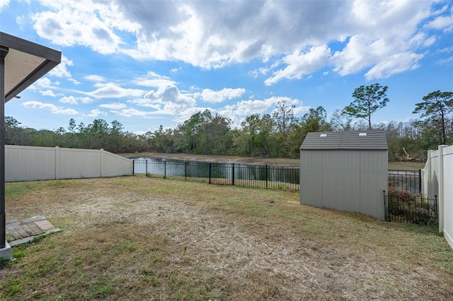 view of yard with a shed