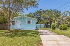 view of front of property with a front yard