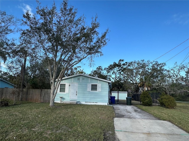 view of front of house with a front yard