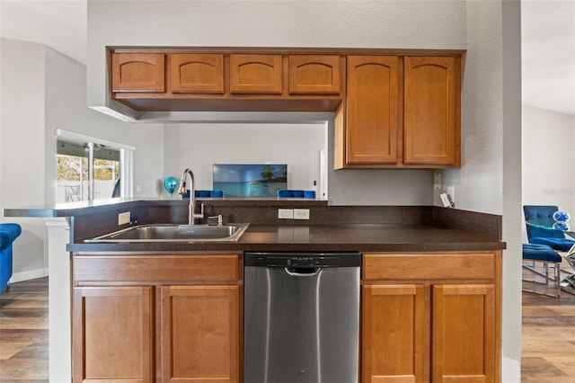 kitchen featuring sink, light hardwood / wood-style floors, kitchen peninsula, and dishwasher