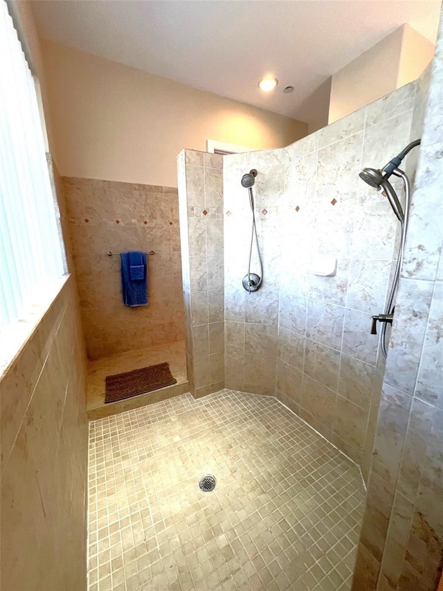 bathroom featuring tiled shower