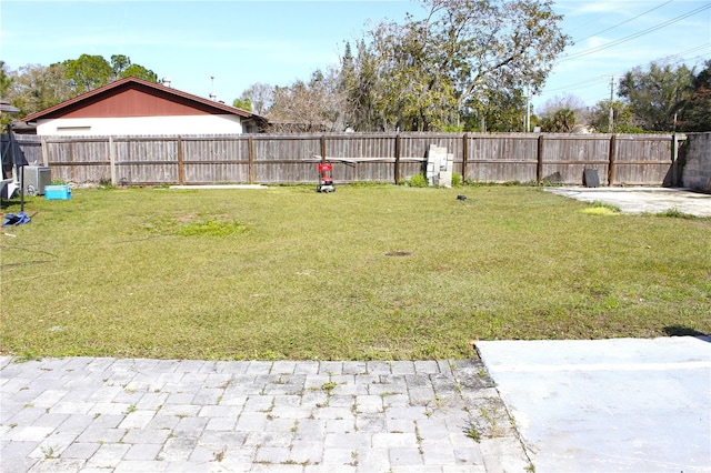 view of yard featuring a patio