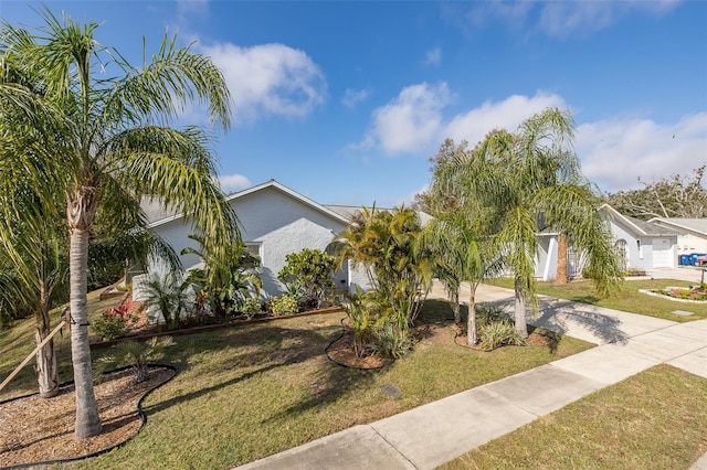 view of front of house featuring a front yard