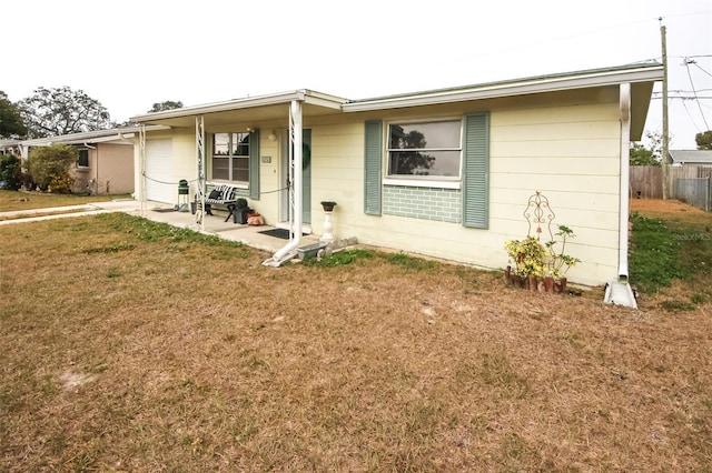 ranch-style house with a front yard