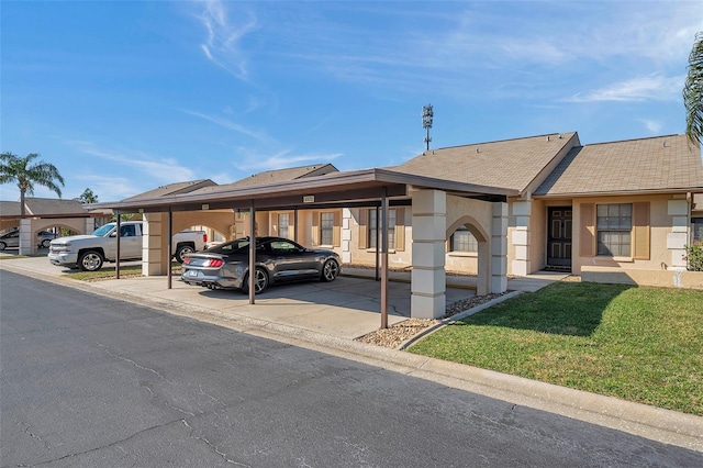 view of front of home with a carport and a front yard