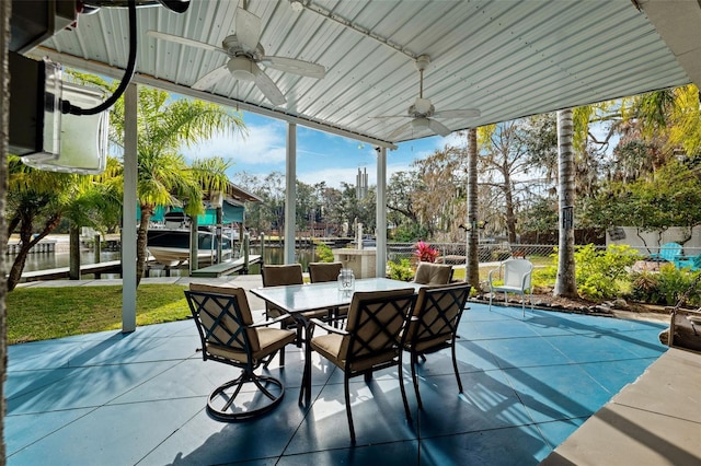 sunroom featuring ceiling fan