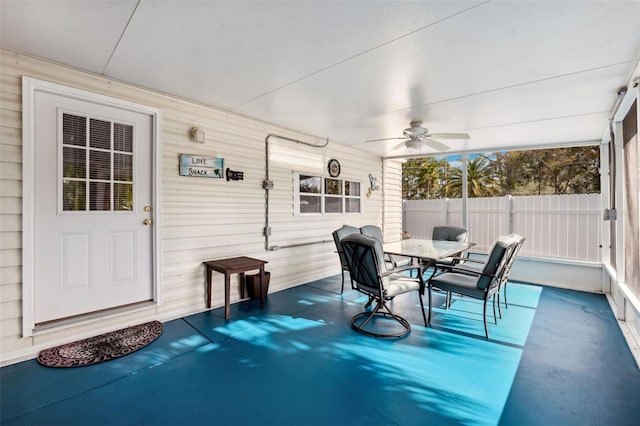 sunroom / solarium featuring ceiling fan