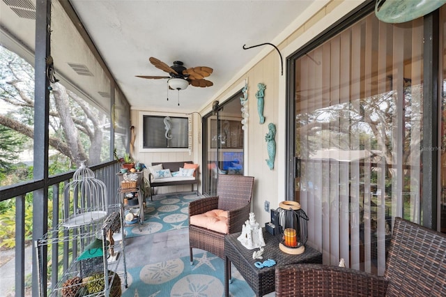 sunroom with ceiling fan