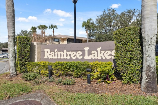 view of community / neighborhood sign