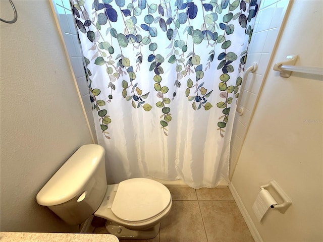 11204 Clear Oak Cir, New Port Richey, FL 34654 - full bathroom featuring tile patterned floors, curtained shower, toilet, and baseboards